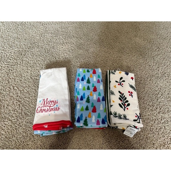 New 3 pack of  Christmas Kitchen dish Towels, 2 each Pack Holiday retail $36 - Picture 1 of 6